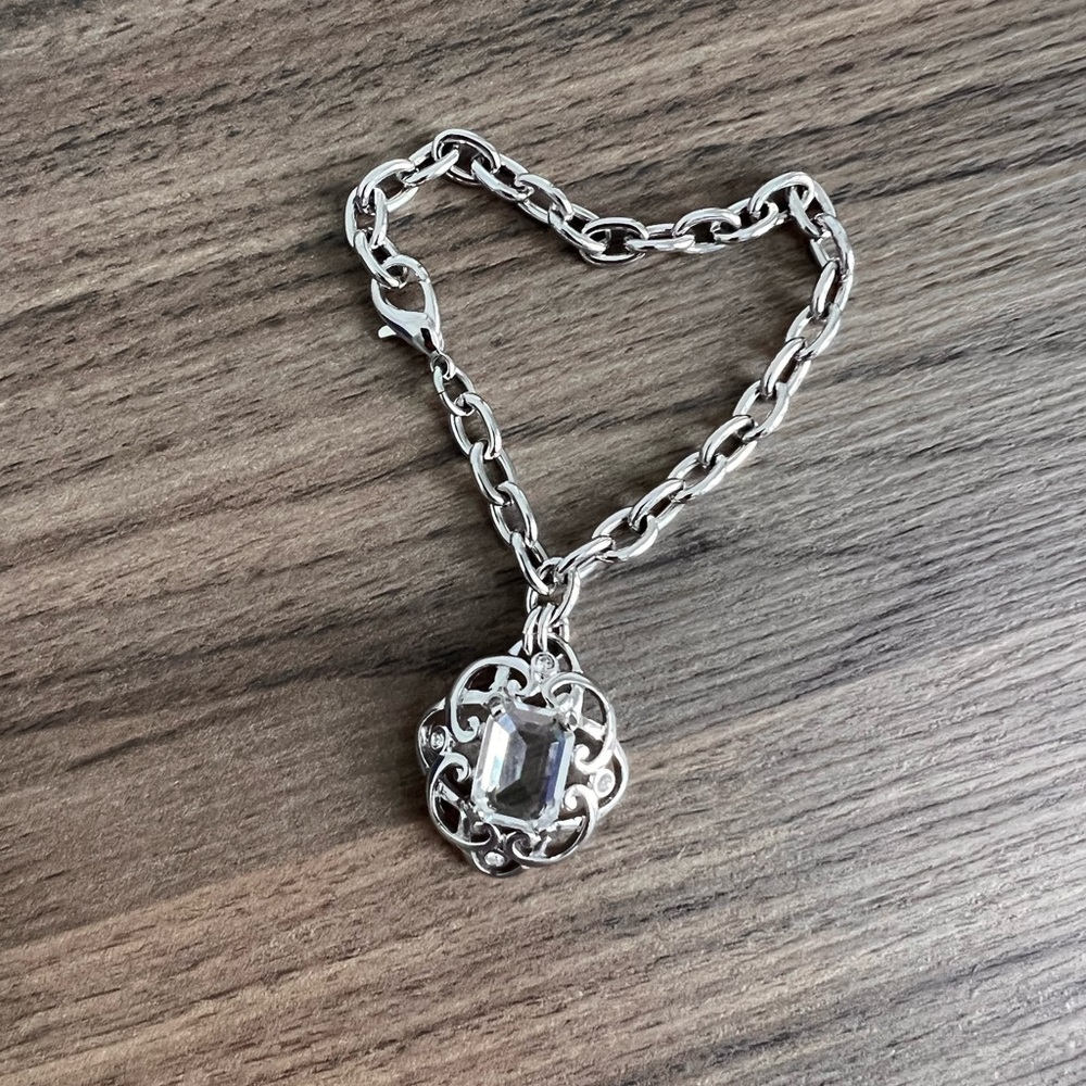 Swarovski charm bracelet, great condition. 18 cm.